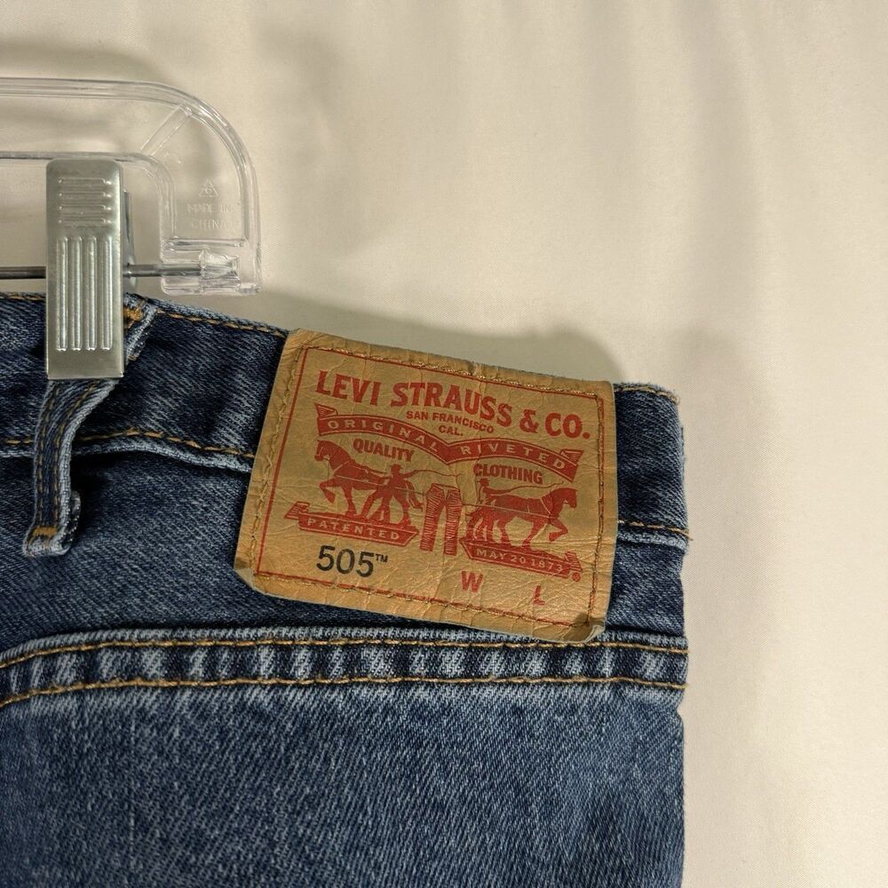 Levis 505 Jeans Men's 46x32 Medium Wash Blue Denim 5 Pocket Tapered Cotton Blend - Picture 7 of 12